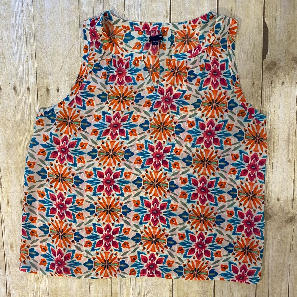Colorful sleeveless shirt.